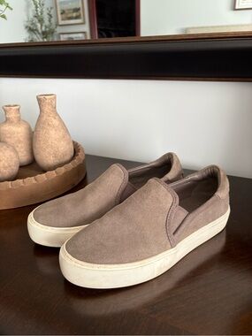 Women’s UGG SlipOn shoes